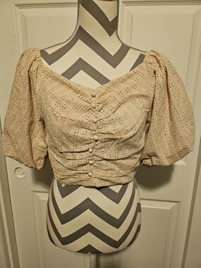 70/21 🔥💗Beige Eyelet Puff-Sleeve Crop Top